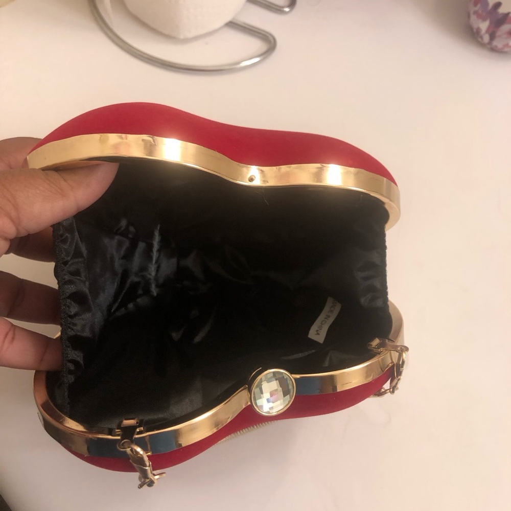 Heart shape purse! - Picture 4 of 7